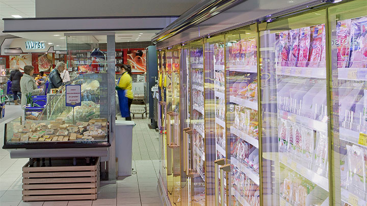 Энергосберегающие лампы Philips в охлаждающих шкафах магазина Edeka Glückstadt повышают привлекательность продуктов