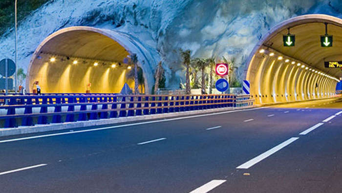 Туннель с прекрасным освещением от компании Philips 