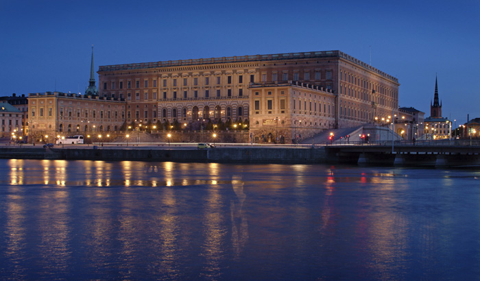 Система заливающего белого света от Philips подчеркивает декоративные детали Королевского дворца в Стокгольме (Швеция)