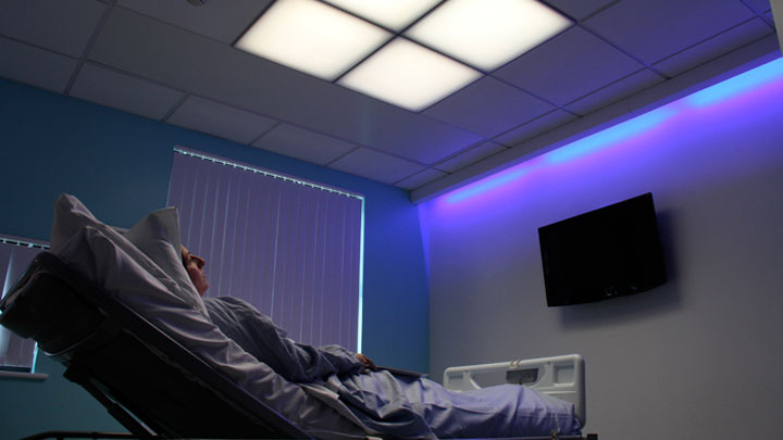 Освещение больничных палат HealWell компании Philips Lighting поддерживает ритмы сна пациентов и помогает им выздоравливать быстрее