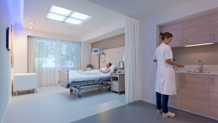 Решение HealWell компании Philips Lighting представляет собой комплексную систему освещения больничных палат, повышающую эффективность работы сотрудников