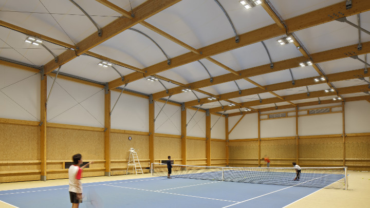 Освещение крытых теннисных кортов — внутреннее светодиодное прожекторное освещение