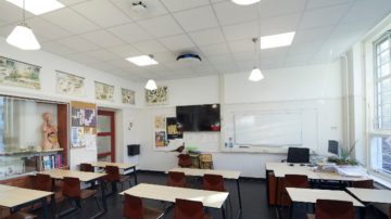 Дезинфекция воздуха с помощью УФ-С-излучения в помещениях школ
