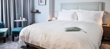 предлагает гостеприимство